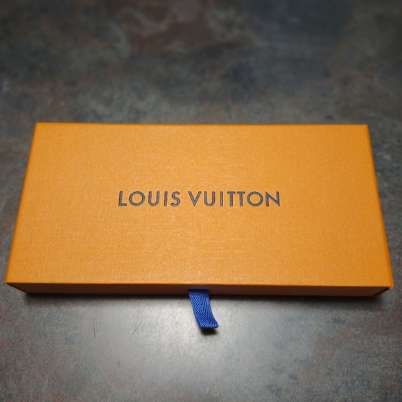 Authentic Louis Vuitton Monogram Black and Gold Scarf - Picture 11 of 11